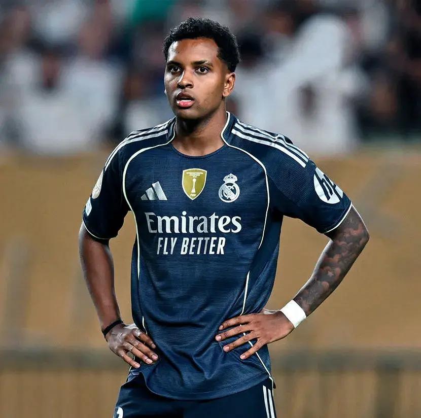 转会期欧超杯传出新动向；利物浦单刀错失；管理层表态：更衣室稳定；球探报告显示潜力的简单介绍-九游